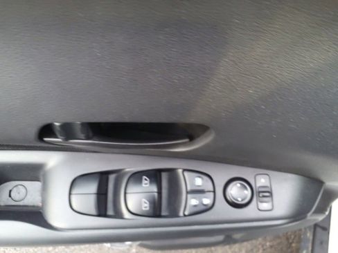 Used 2022 Nissan Kicks S image 14