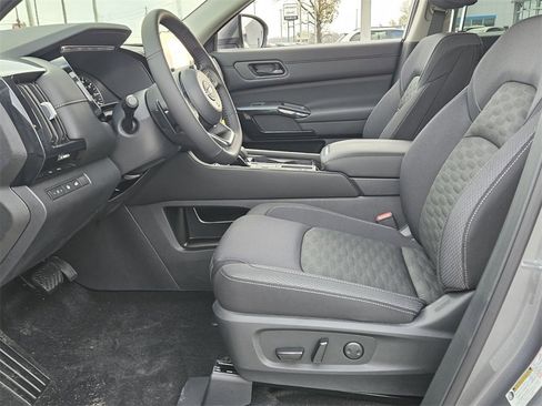 New 2025 Nissan Pathfinder SV image 3