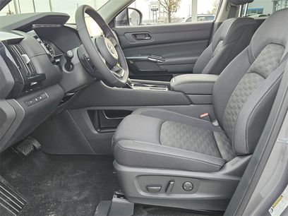 New 2025 Nissan Pathfinder SV