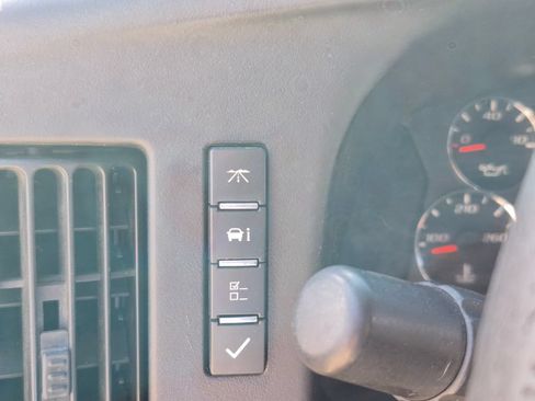 Used 2015 Chevrolet Express 3500 Extended RWD image 17