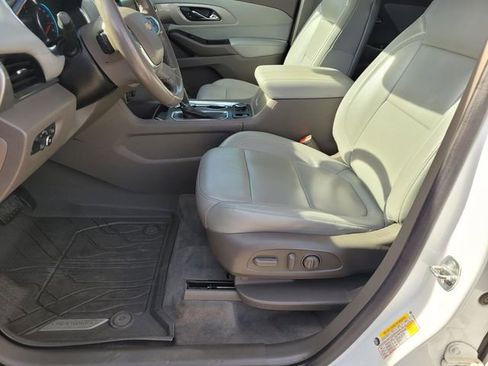 Used 2020 Chevrolet Traverse LT w/ LT Premium Package image 18