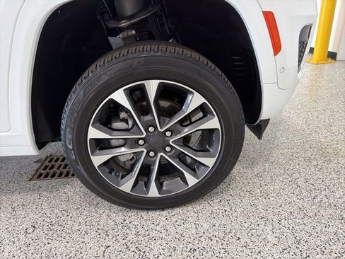 Used 2023 Jeep Grand Cherokee Overland w/ Adv Protech Group III image 39