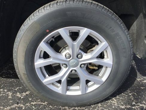 Used 2022 Jeep Grand Cherokee Limited image 29