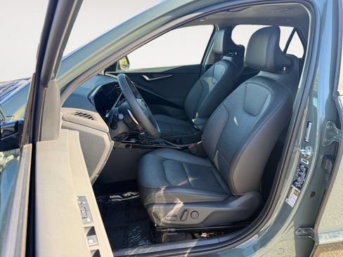 Used 2025 Kia Niro FWD image 7