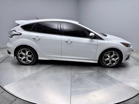 Used 2016 Ford Focus ST FWD image 4