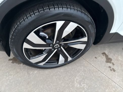 Certified 2025 Volvo XC40 B5 Plus image 13