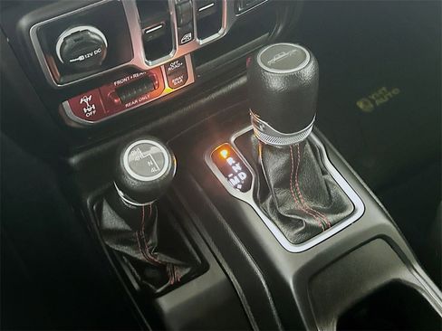 Used 2023 Jeep Gladiator Rubicon image 16