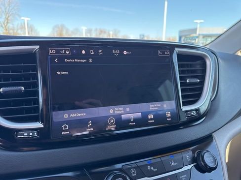 Used 2024 Chrysler Pacifica Touring-L FWD image 39