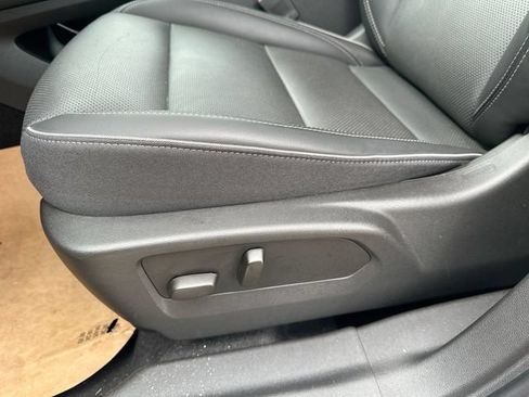 Used 2023 Buick Envision Essence FWD image 38
