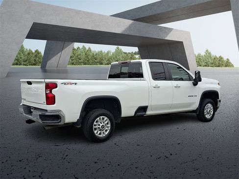 Used 2022 Chevrolet Silverado 2500 LT w/ Convenience Package image 4