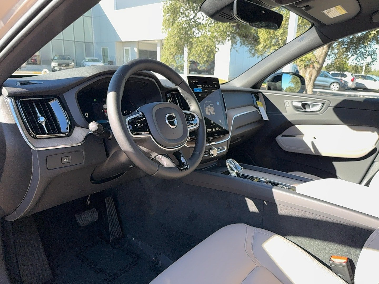 New 2026 Volvo XC60 B5 Plus w/ Protection Package Premier AWD/4WD image 13