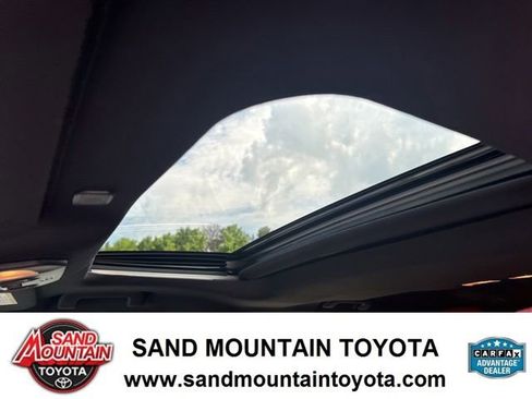 Used 2023 Toyota Highlander XSE FWD image 16