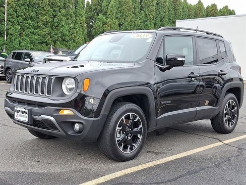 Used 2023 Jeep Renegade Latitude image 3