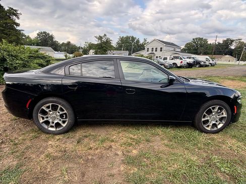 Used 2016 Dodge Charger SE w/ Power Sunroof Group AWD/4WD image 4