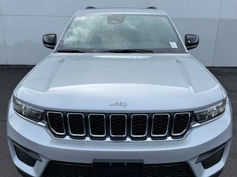 New 2025 Jeep Grand Cherokee L Laredo image 4