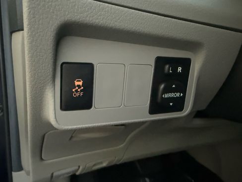 Used 2013 Toyota Corolla LE Special Edition image 28