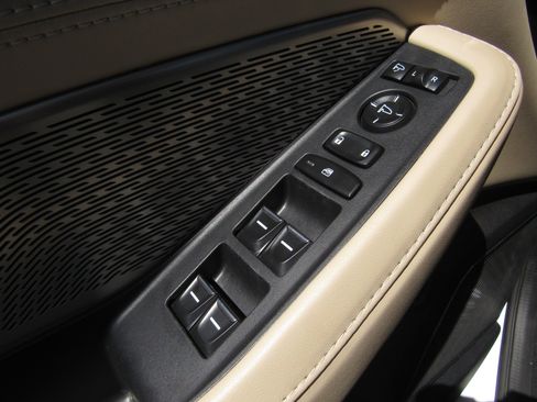 Used 2022 Acura MDX SH-AWD w/ Advance Package image 24