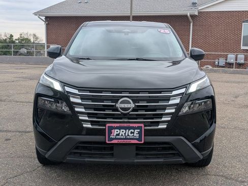 Used 2025 Nissan Rogue SV AWD/4WD image 2