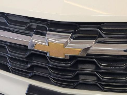 Used 2025 Chevrolet Trax LT FWD image 9