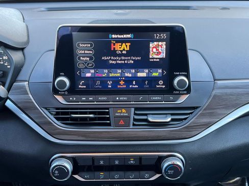 Used 2025 Nissan Altima 2.5 SV image 17