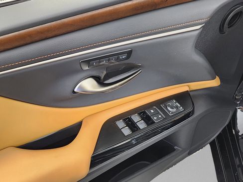 New 2025 Lexus ES 350 w/ Premium Package image 9