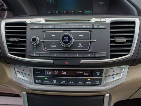 Used 2013 Honda Accord LX image 28