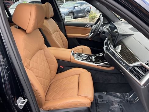 Used 2024 BMW X7 xDrive40i w/ M Sport Package AWD/4WD image 28