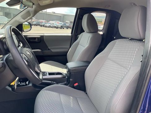 Used 2022 Toyota Tacoma SR5 AWD/4WD image 32