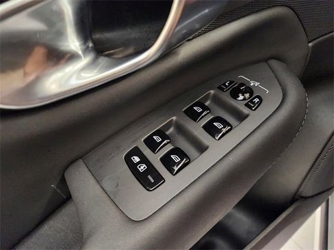 Used 2025 Volvo XC90 B5 Plus image 23