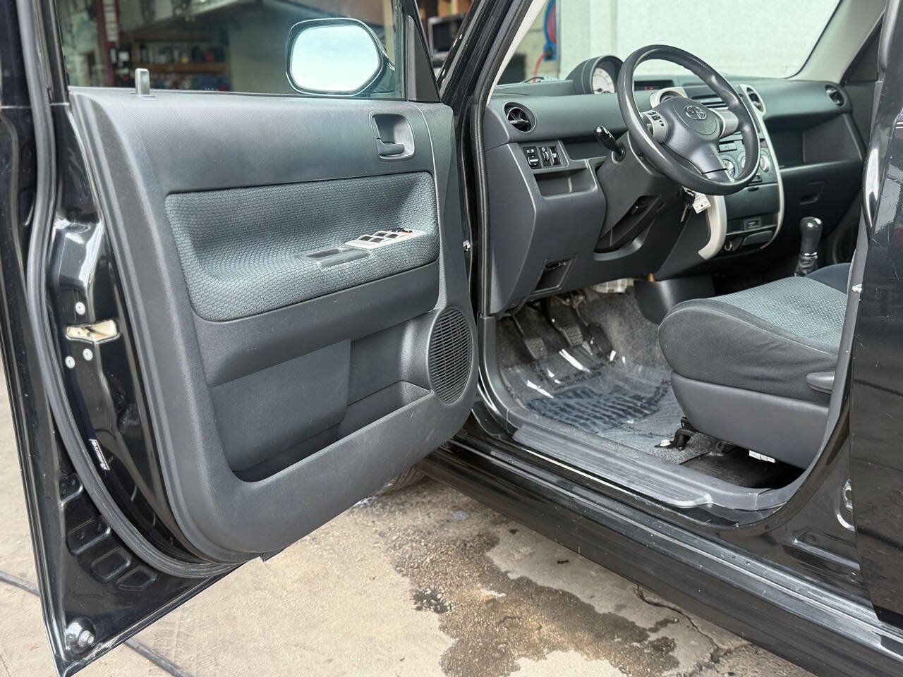 Used 2006 Scion xB FWD image 3