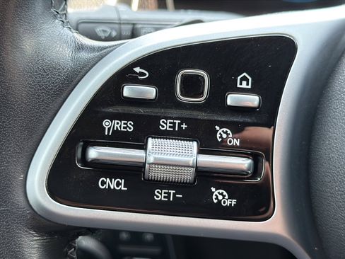 Used 2021 Mercedes-Benz GLB 250 GLB 250 image 24