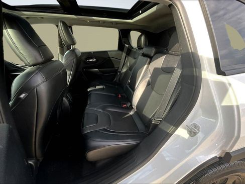 Used 2022 Jeep Cherokee Limited image 17