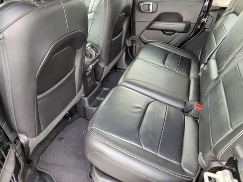 Used 2023 Jeep Wrangler Unlimited Sahara image 13