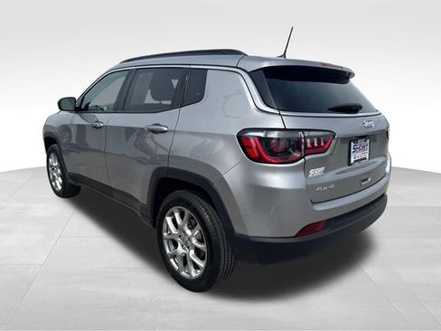 Used 2022 Jeep Compass Latitude AWD/4WD image 8