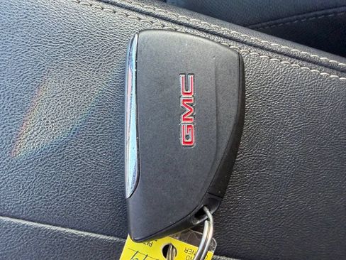 Used 2025 GMC Terrain Elevation AWD/4WD image 30