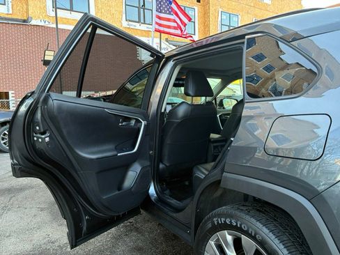 Used 2019 Toyota RAV4 Limited w/ Advanced Technology Package image 12