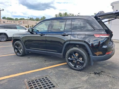 Certified 2023 Jeep Grand Cherokee Overland w/ Luxury Tech Group IV AWD/4WD image 19