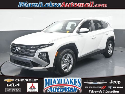 Used 2025 Hyundai Tucson SE image 1
