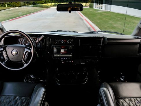 Used 2023 Chevrolet Express 2500 image 32