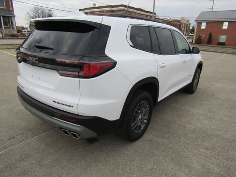 Used 2025 GMC Acadia Elevation AWD/4WD image 3
