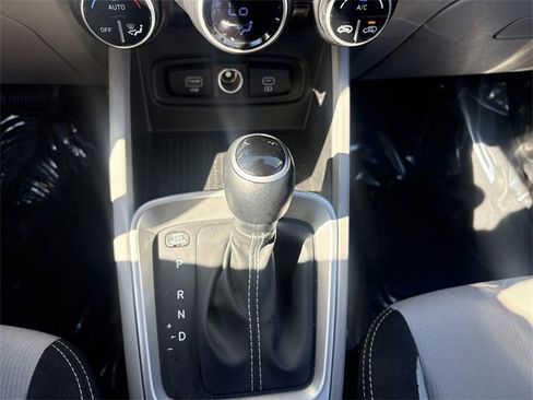 Used 2024 Hyundai Venue SEL image 28