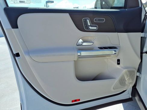 New 2026 Mercedes-Benz GLB 250 image 11