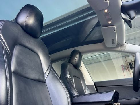 Used 2021 Tesla Model Y Standard Range image 20