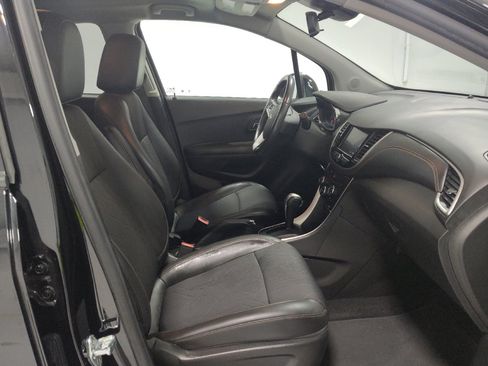 Used 2022 Chevrolet Trax LT w/ LT Convenience Package AWD/4WD image 21