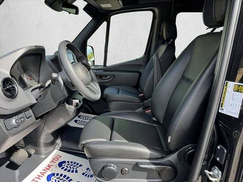 Used 2023 Mercedes-Benz Sprinter 2500 image 10