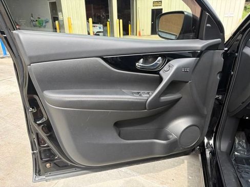 Used 2022 Nissan Rogue Sport SL w/ Premium Package FWD image 15