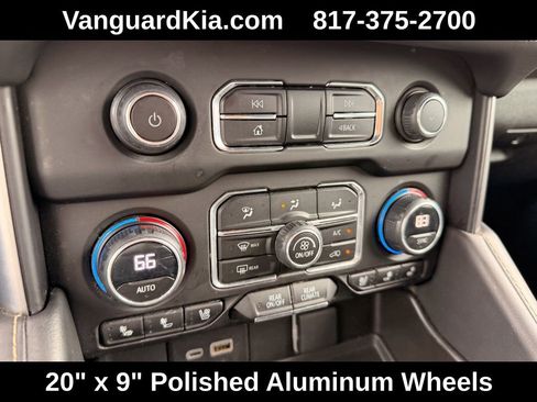 Used 2023 Chevrolet Suburban Premier image 20