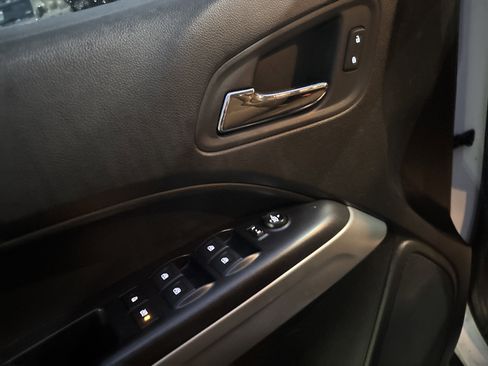 Used 2019 Chevrolet Colorado LT w/ Colorado RST Special Edition image 16