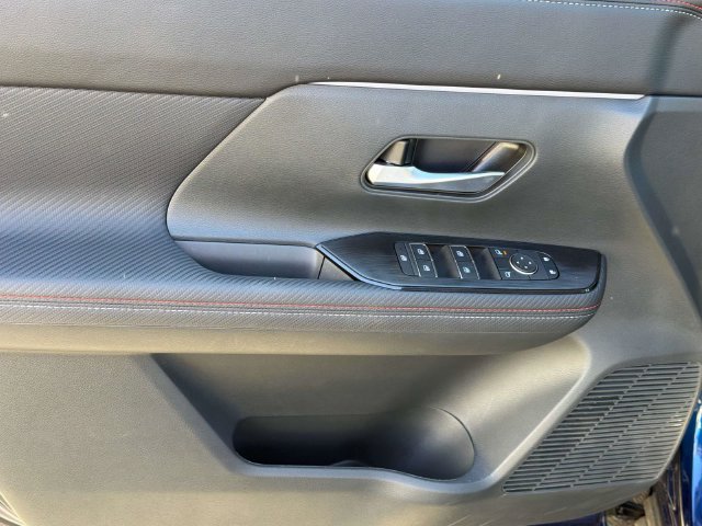 Certified 2025 Nissan Kicks SR FWD image 13