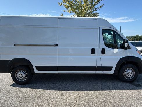 Used 2024 RAM ProMaster 2500 w/ Convenience Group FWD image 7